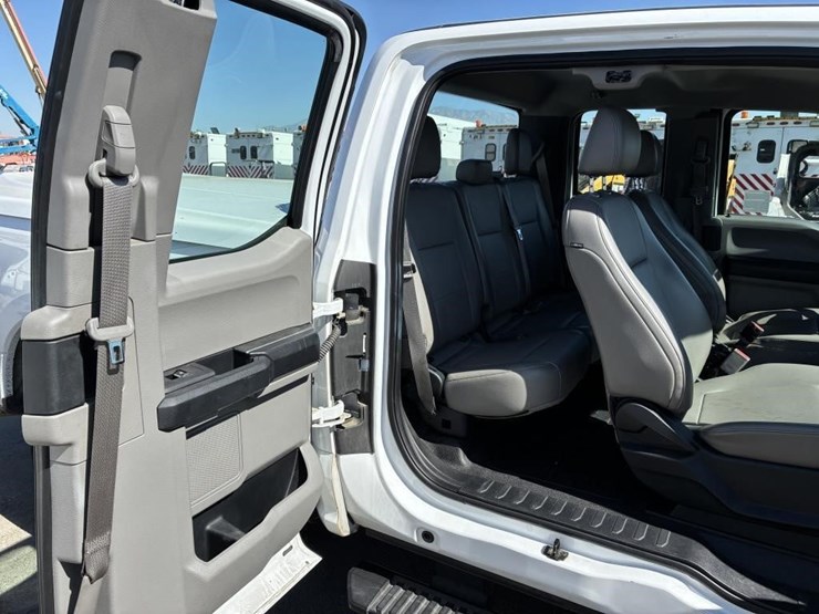 2017-ford-f250-xl-image-11