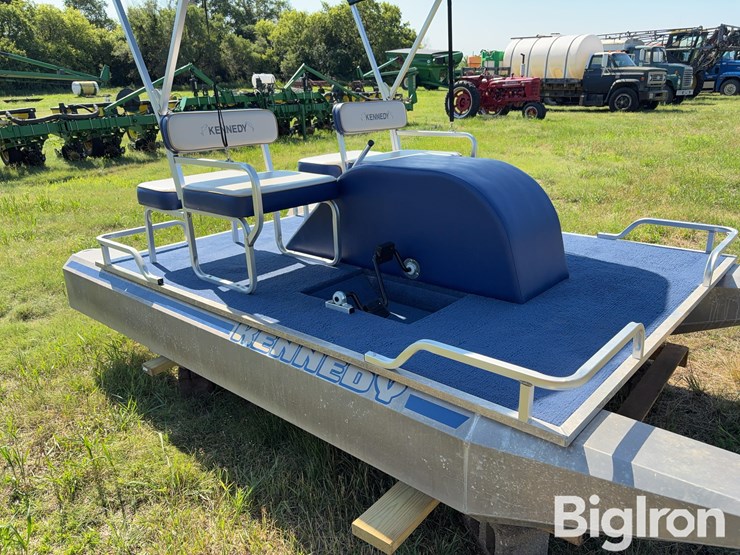 kennedy-10.5’-pedal-powered-pontoon-image-13