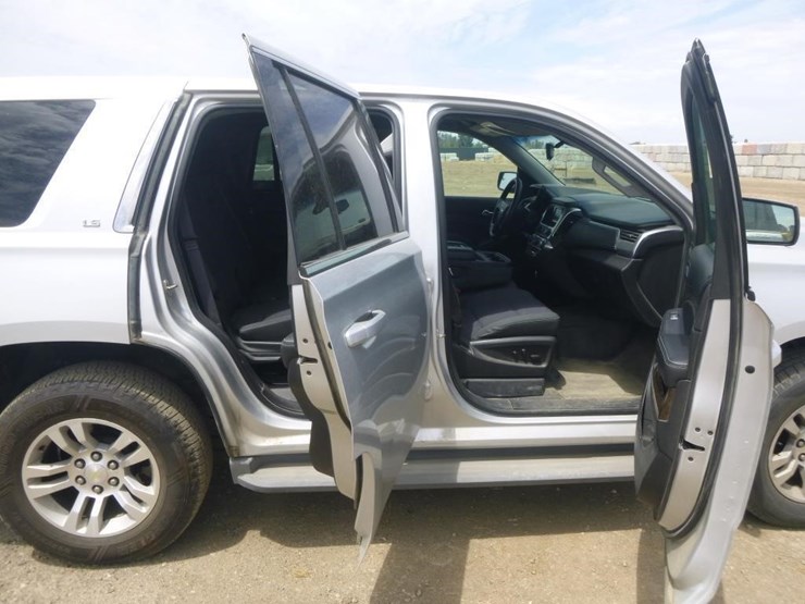 2015-chevrolet-tahoe-image-16