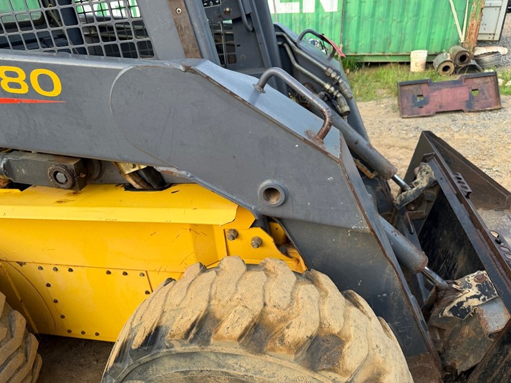 #4069-•-new-holland-ls180-wheeled-skid-steer-image-36