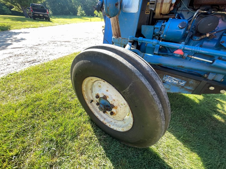 ford-tractor-image-9