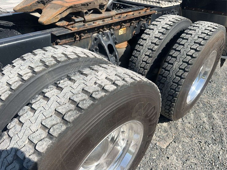 2022-kenworth-t680-image-11