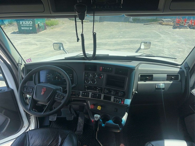 2022-kenworth-t680-image-32