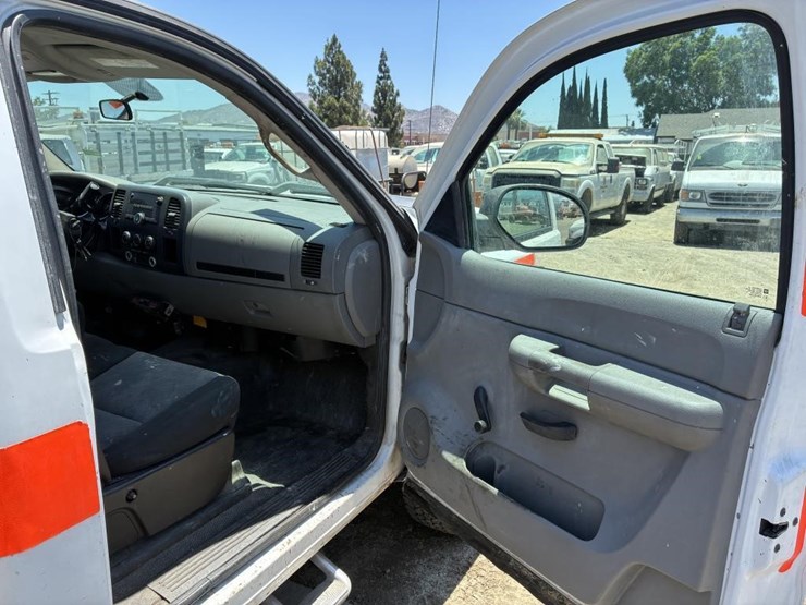 2009-chevrolet-3500hd-image-18