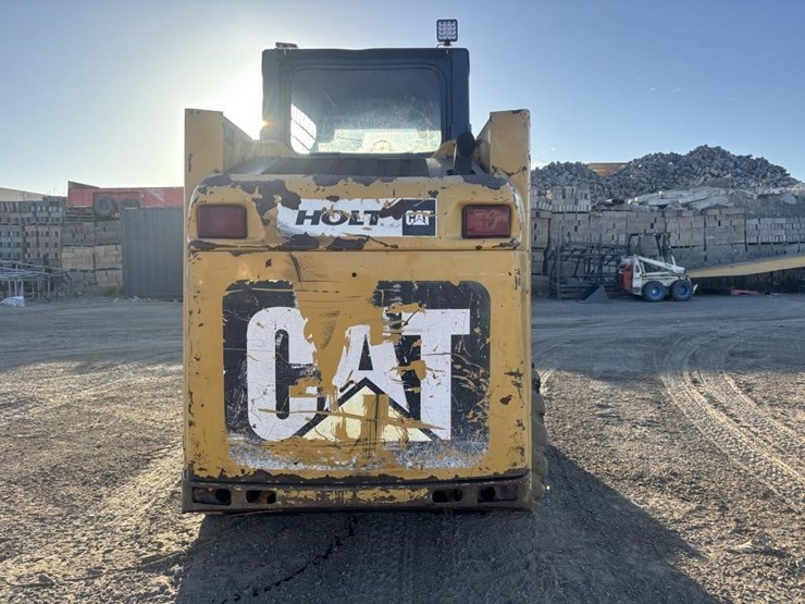 2014-caterpillar-226b3-image-8