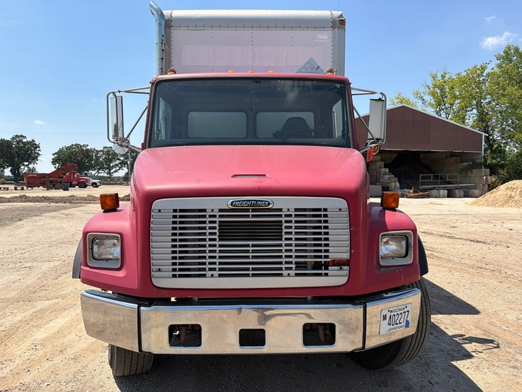 2000-freightliner-fl80-image-8