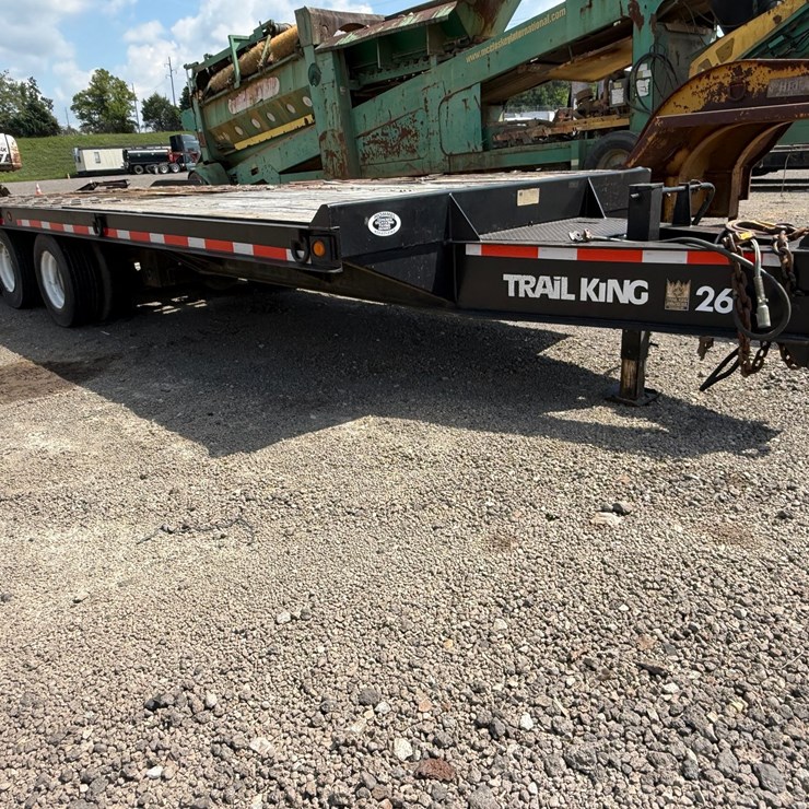 #79 • TRAILKING 28' PINTLE HITCH TRAILER