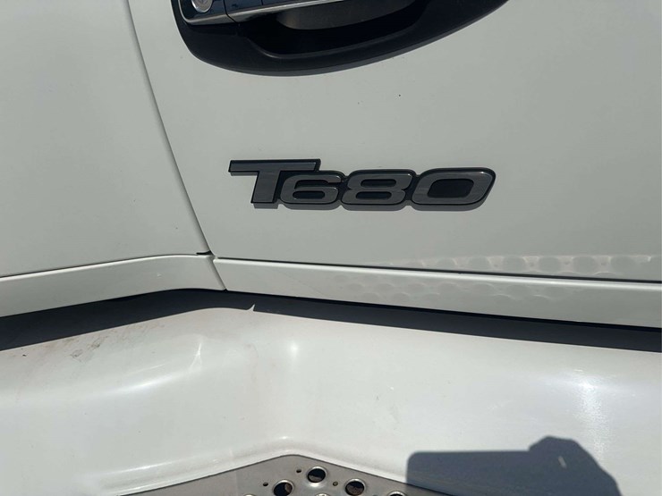 2022-kenworth-t680-image-13