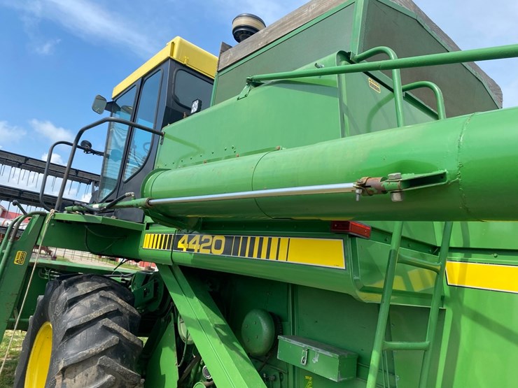 john-deere-4420-combine-image-73