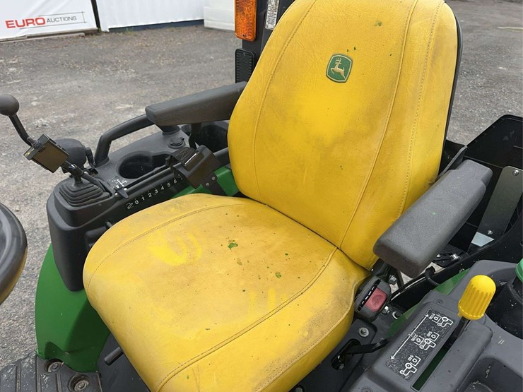2025-john-deere-2025r-image-19