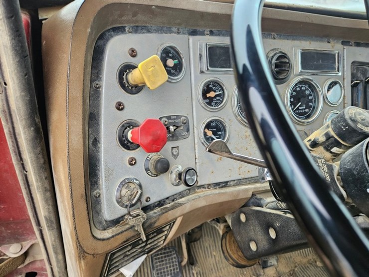 1995-ford-l8000-image-41