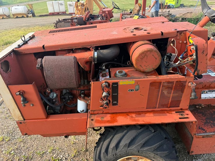 ditch-witch-350sx-image-15