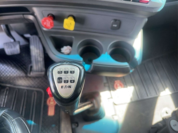 2022-kenworth-t680-image-27