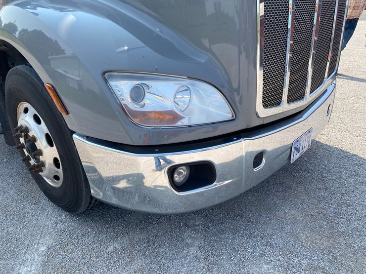 2019-peterbilt-579-image-8