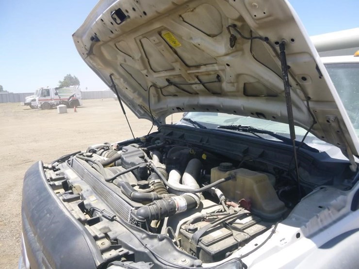 2011-ford-f550-image-19