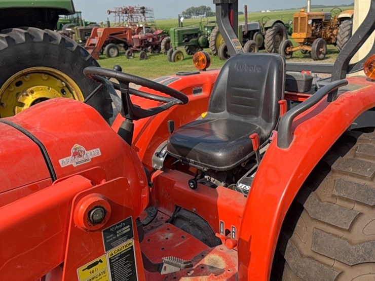 l-4600-kubota-mfd-tractor-with-loader,-237-hours-image-17