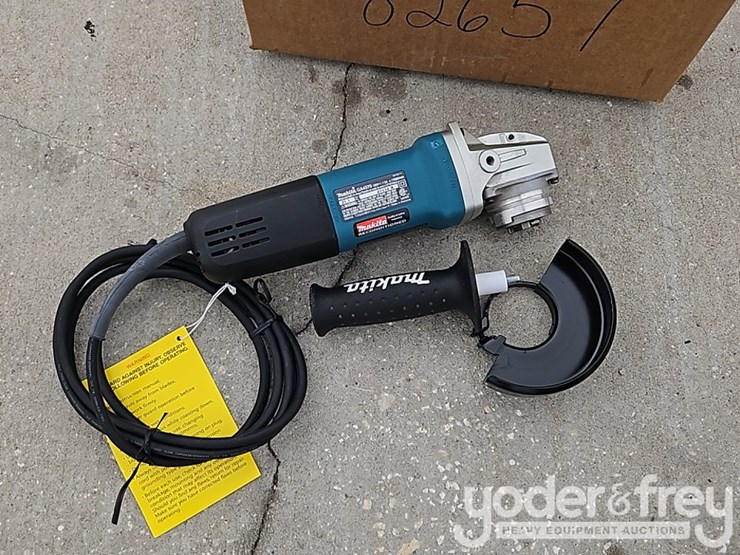 makita-ga4570-image-4