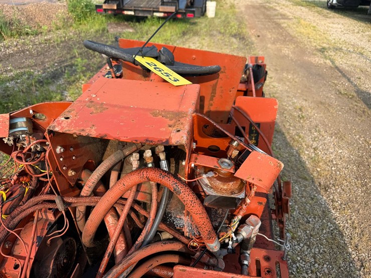 ditch-witch-350sx-image-15