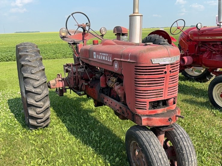 ihc-h-tractor,-narrow-front-image-27