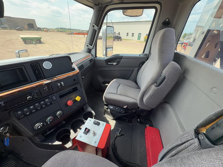 2019-international-lt-image-50