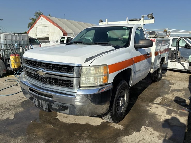 2009-chevrolet-3500hd-image-1