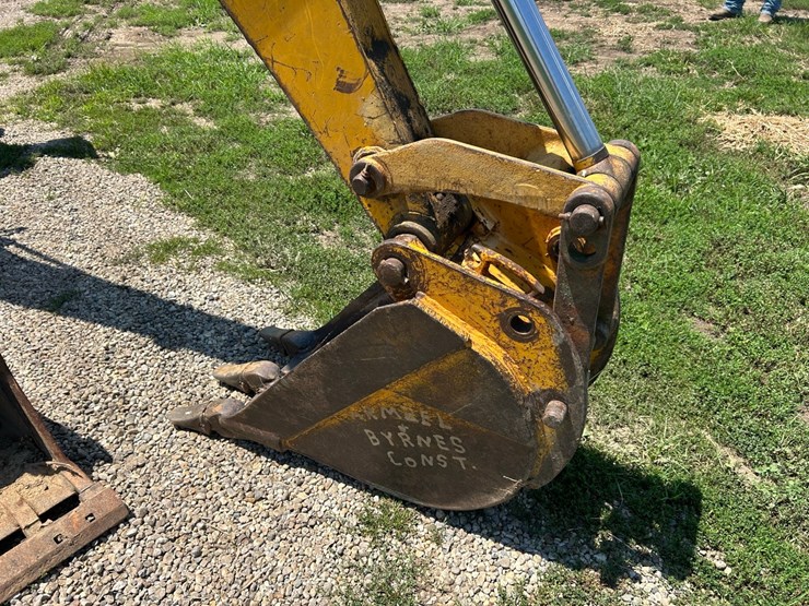 john-deere-610b-backhoe-image-24