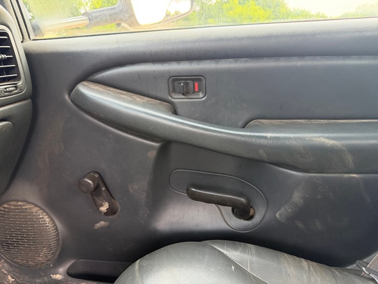 2001-chevrolet-3500-image-61