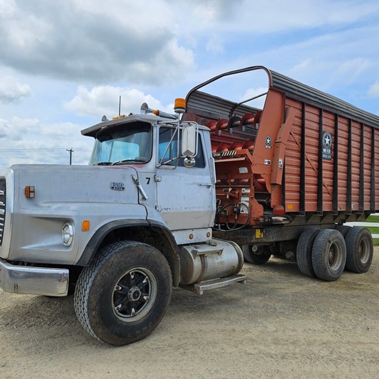 1983 FORD 9000