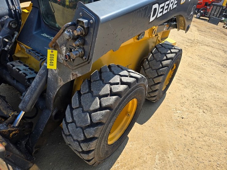 deere-330g-image-13