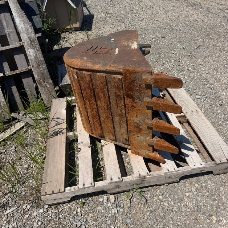 24" John Deere Mini Excavator Bucket