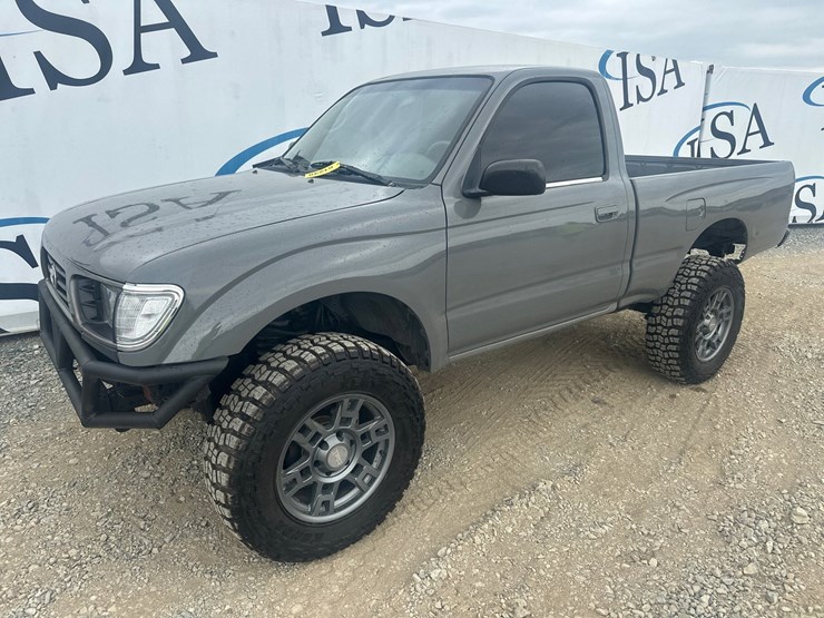 1996-toyota-tacoma-image-1