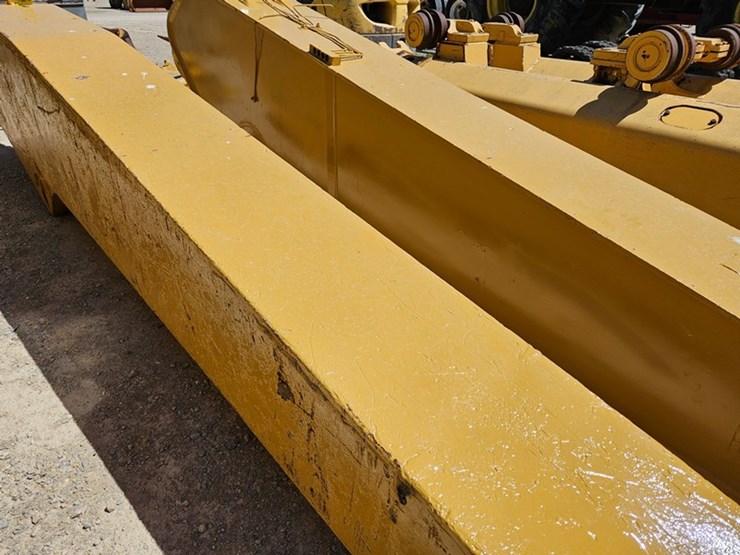 caterpillar-14-image-12
