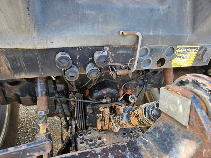 1984-case-ih-2294-image-16