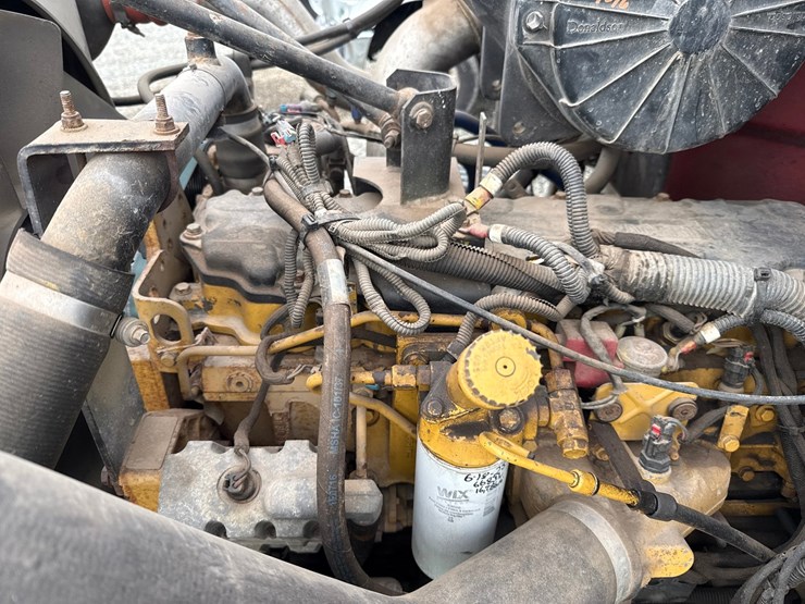 2007-peterbilt-335-image-15