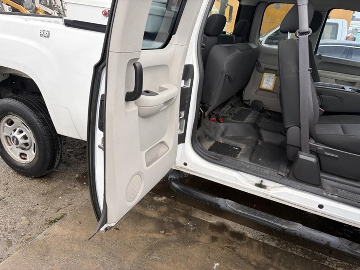 2012-gmc-sierra-pickup-truck-image-11