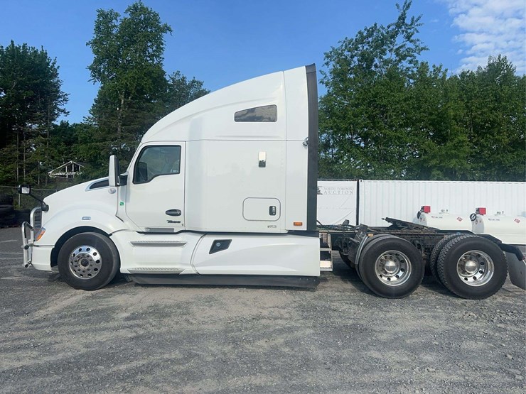 2022-kenworth-t680-image-8