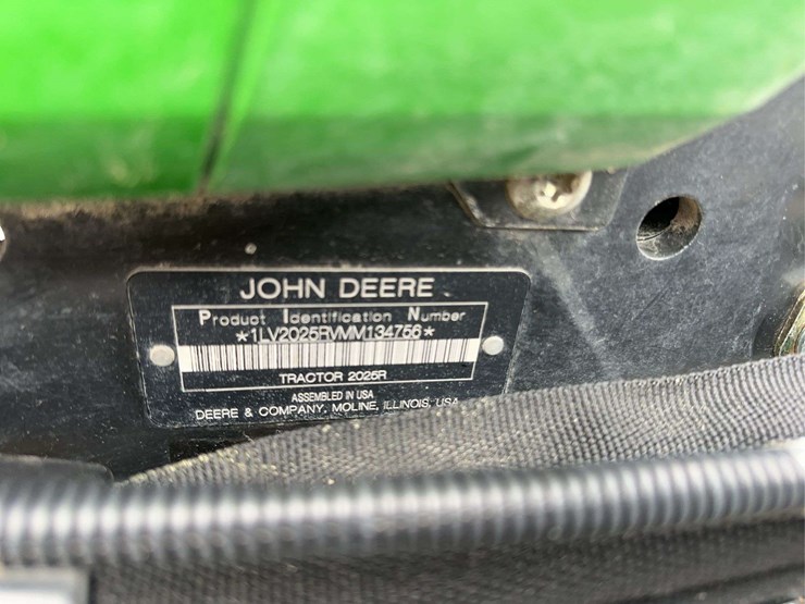 2025-john-deere-2025r-image-27
