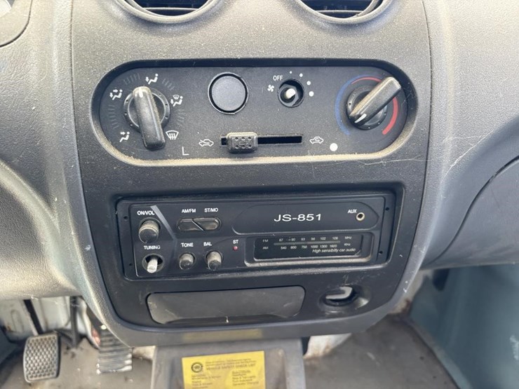 2010-vantage-evx1000-utility-truck-image-16