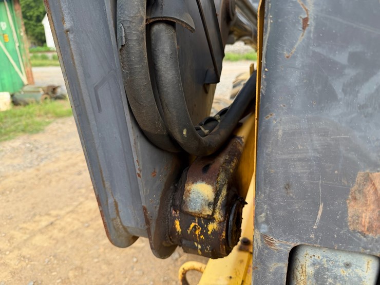 #4069-•-new-holland-ls180-wheeled-skid-steer-image-28