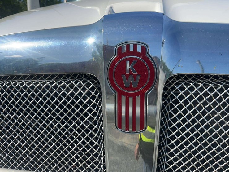 2022-kenworth-t680-image-21