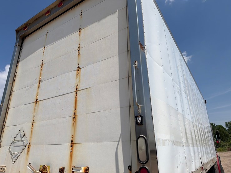 2000-freightliner-fl80-image-22