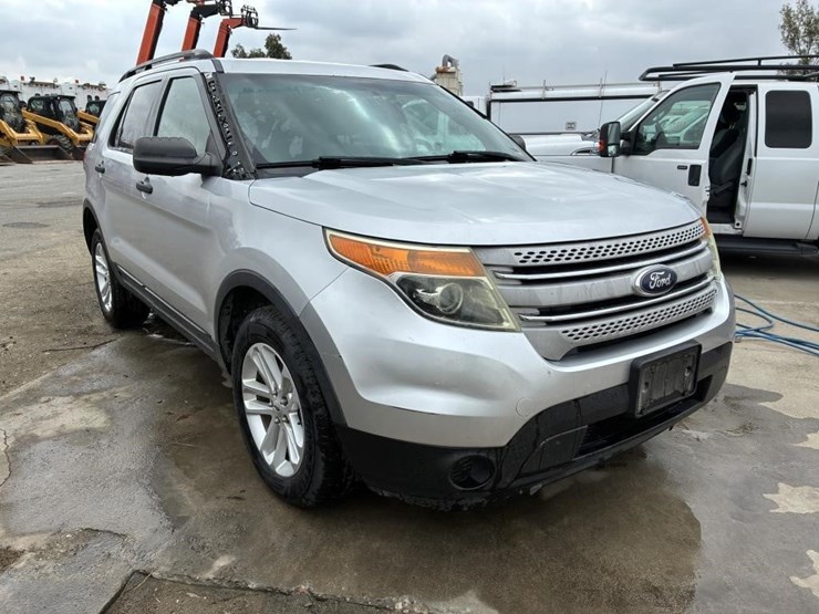 2015-ford-explorer-image-2