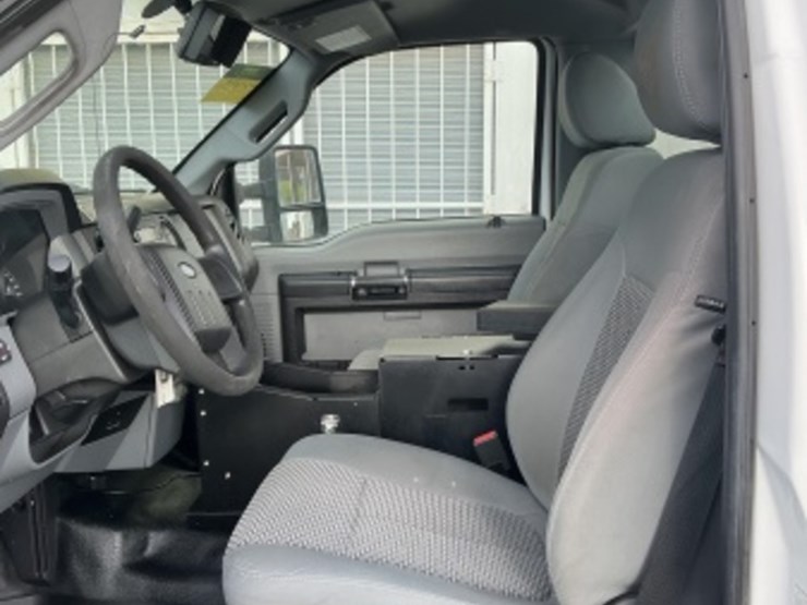 2015-ford-f550-image-27