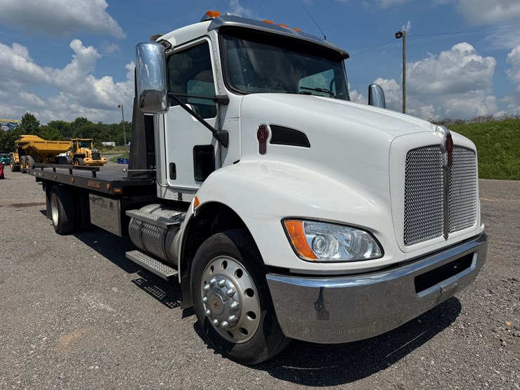 2021-kenworth-t270-image-1