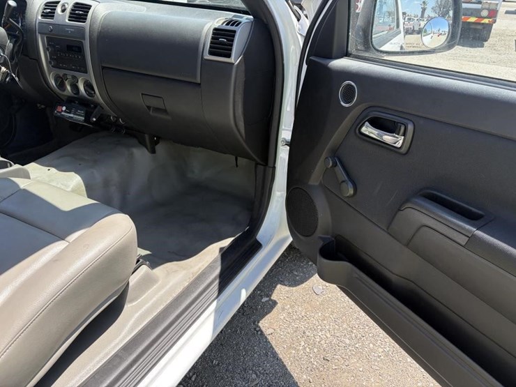 2011-chevrolet-colorado-image-9