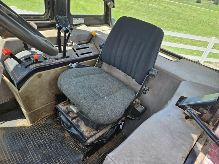 1984-case-ih-2294-image-34