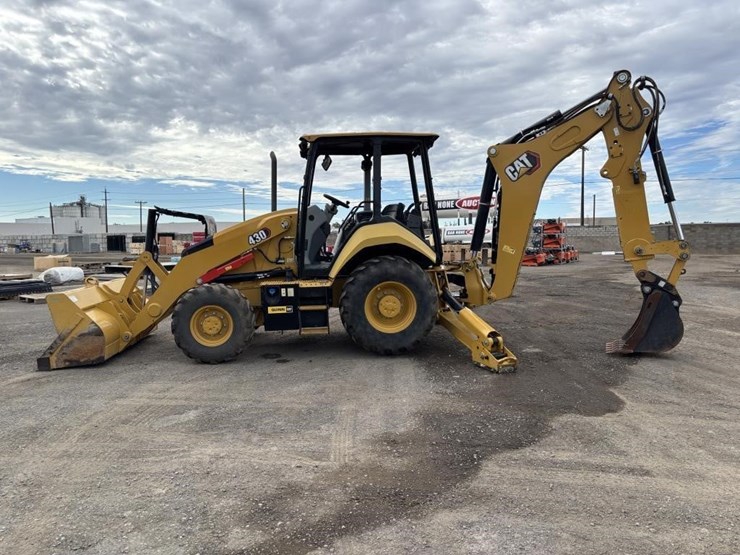 2022-caterpillar-430-image-5