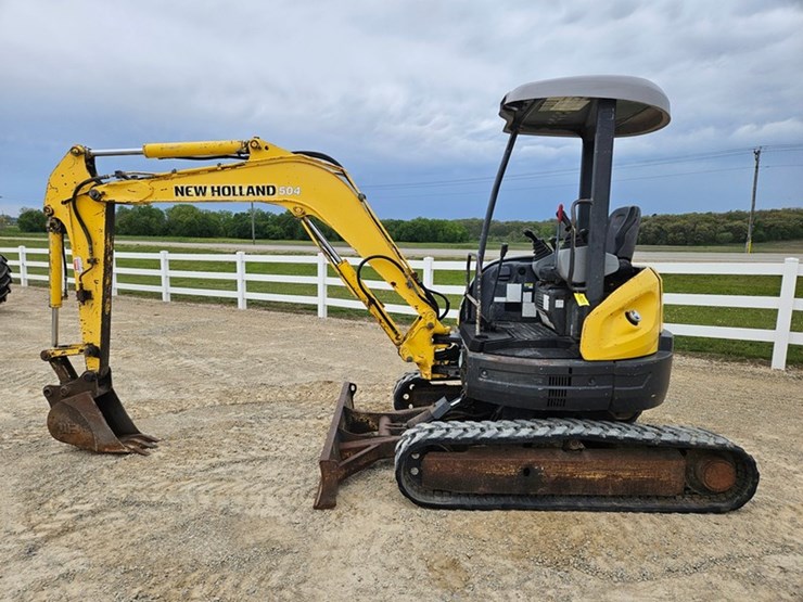 new-holland-e35sr-image-2