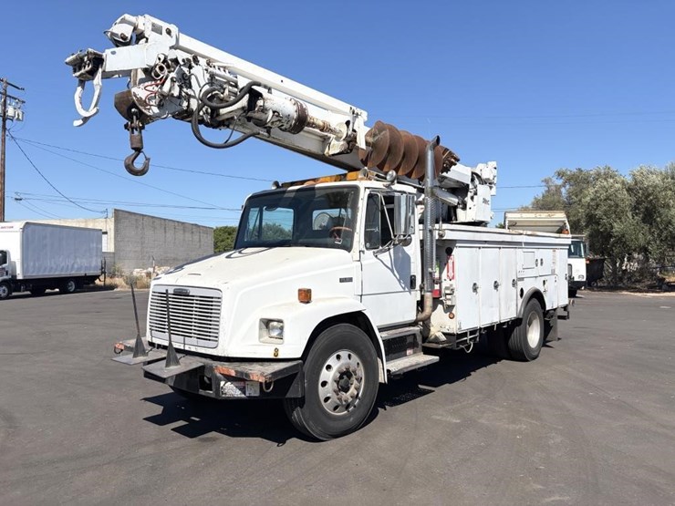 2000-freightliner-fl80-service-utility-truck-image-1