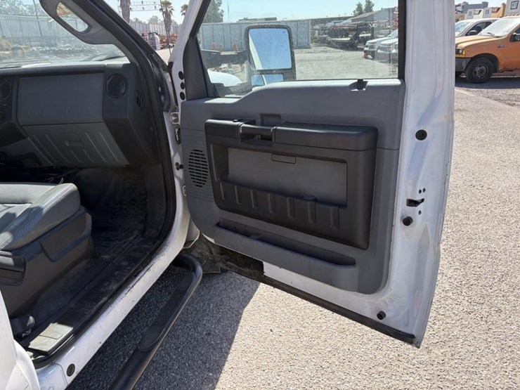 2014-ford-f350-xl-image-10